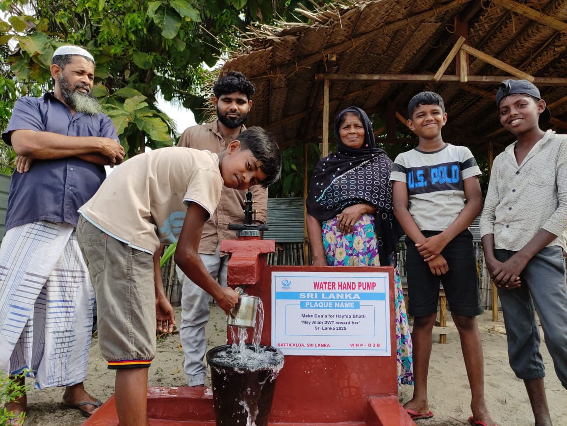 Children collecting clean water